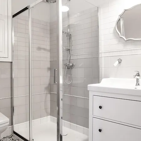 Househost :zacisze Street