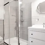 Househost :zacisze Street